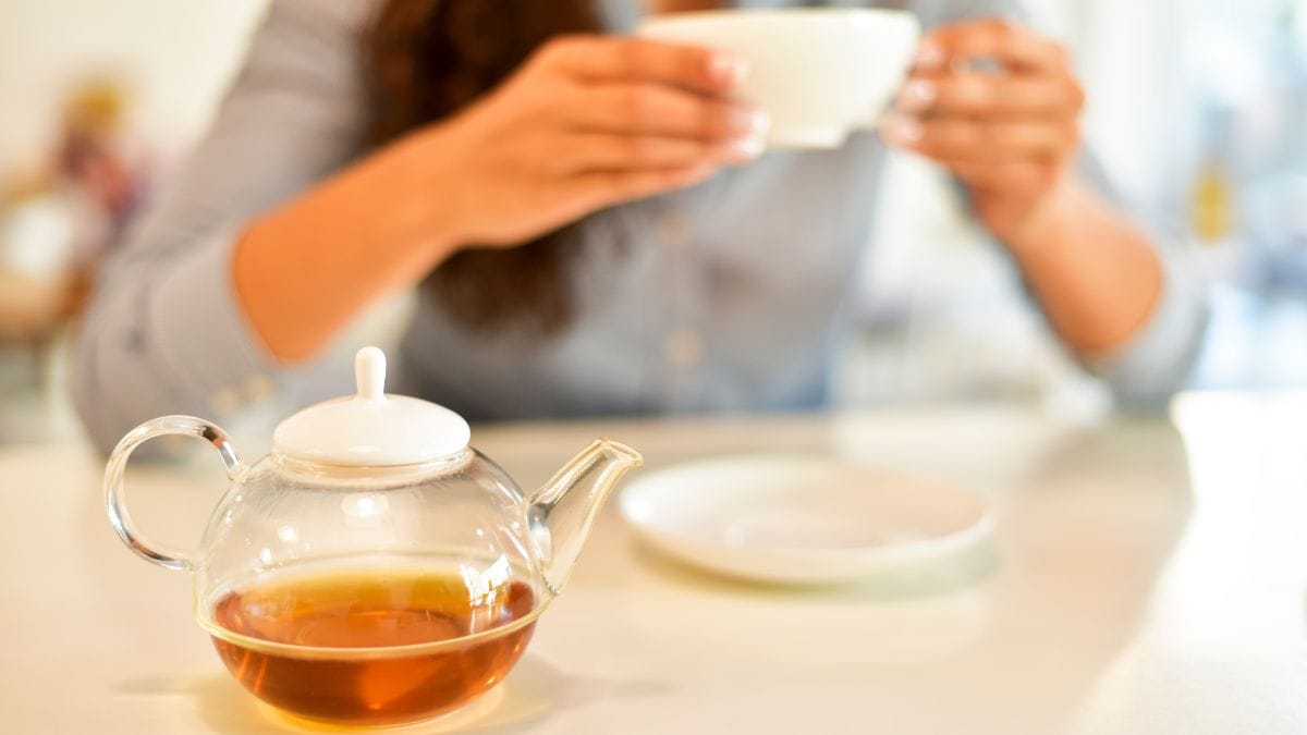 Chás Naturais para Mulheres Alívio da TPM, Menopausa e Emoções