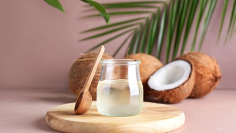 Como Usar o Óleo de Coco na Pele, no Cabelo e na Alimentação