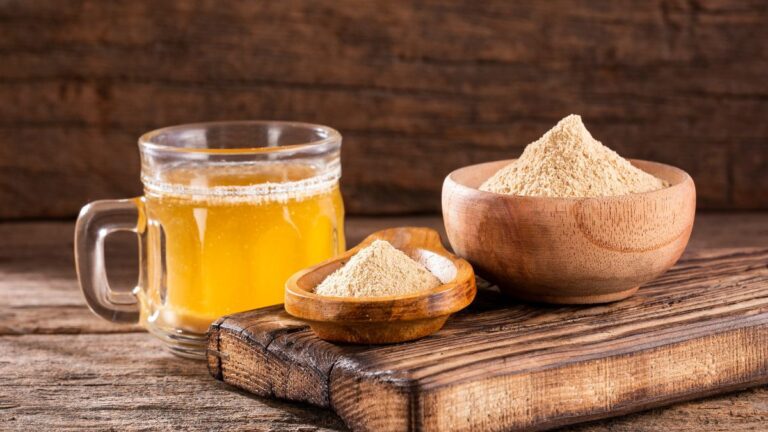 Maca peruana em pó, mostrando os 7 benefícios comprovados: energia, libido, fertilidade, equilíbrio hormonal, humor, memória e nutrição.