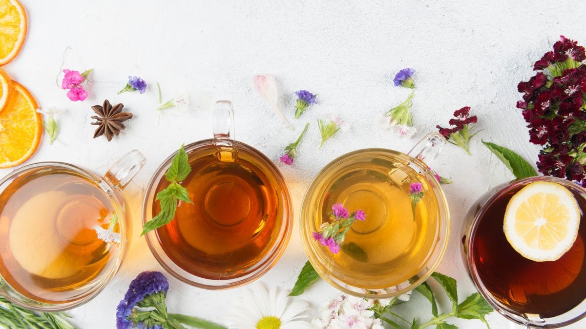 Os chás naturais que nossos avós usavam e que a ciência agora confirma. Chás para desintoxicação